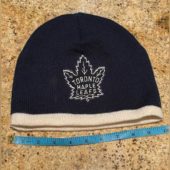 Toronto Maple Leafs Toque - Picture 3 of 5